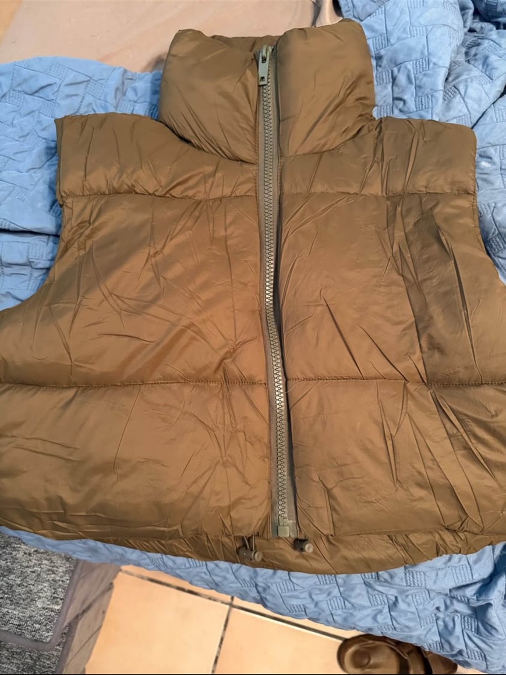 Women’s cropped puffer vest